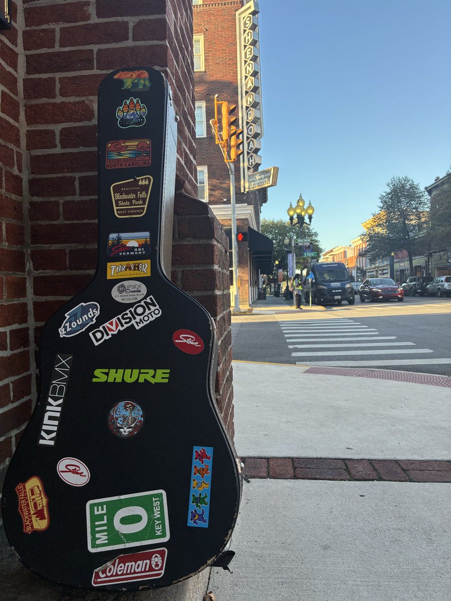 jack_jackharvey's tweet photo. My favorite street performing spot in Martinsburg!, Wv!
Good times!!
🎵��🎵 https://t.co/B0FnGqbuy6