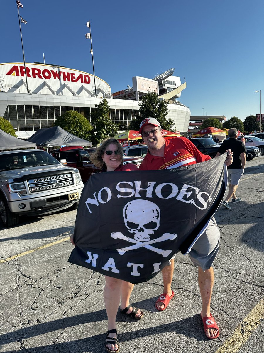 jpatience25's tweet photo. Hey @kennychesney and @noshoesnation we already here getting the Vibe Room ready!!  Can’t wait and Go Chiefs!’ https://t.co/7OwoY27BuX