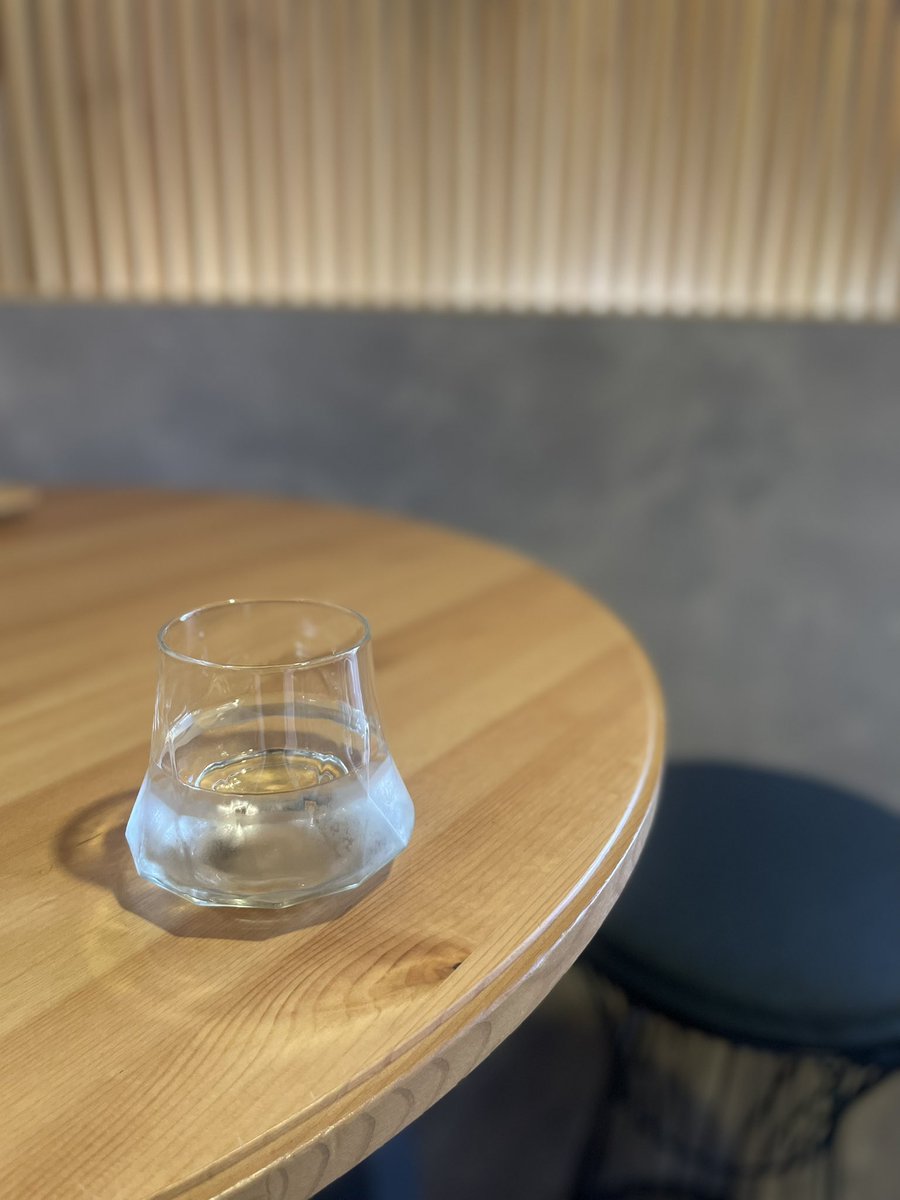 milktsukan's tweet photo. 季節の変わり目は暮らしの断捨離👏

仕事部屋を片づけたら、
探し物の時間が消えました🌱

散らかりは判断の回数を増やすだけ！
季節の変わり目は、頭の中も一緒に整理する日にしています✨

#株式会社Be https://t.co/OX5w7T6I7O