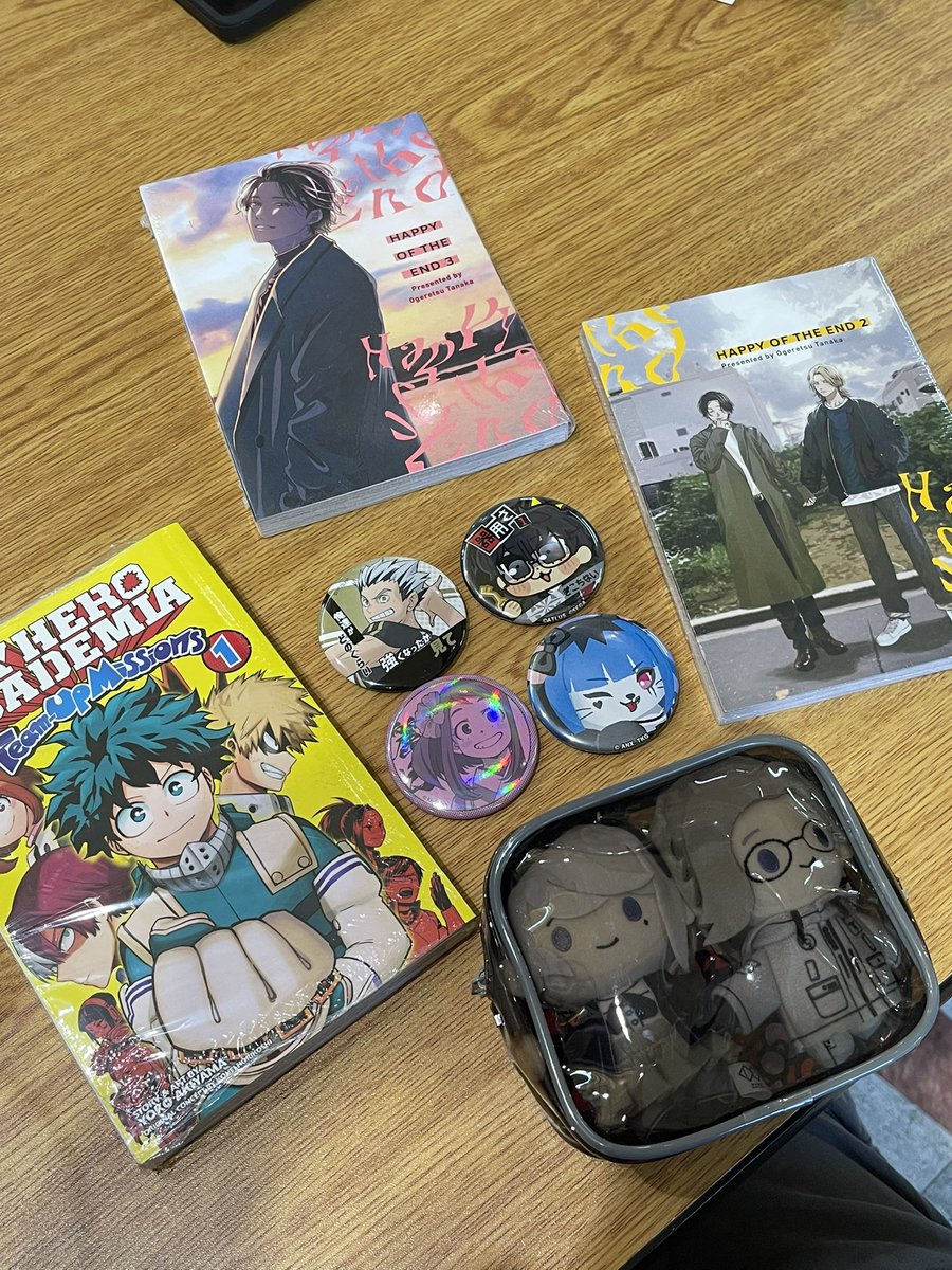 area37_5's tweet photo. the haul of all time.... plus my einozo ❤️‍🩹 https://t.co/nbwWz2U7QO
