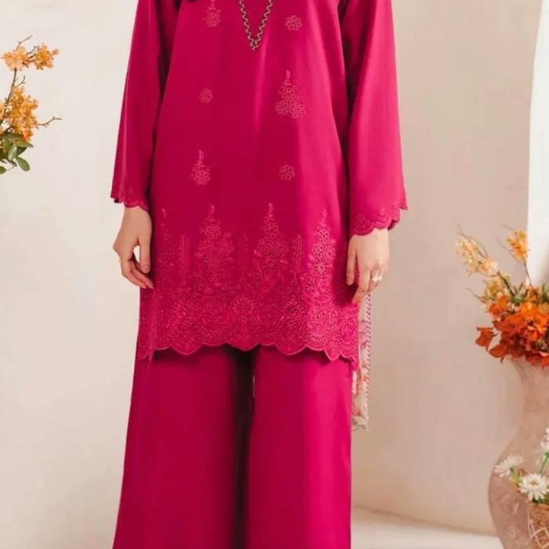 vitoorjacob's tweet photo. SAPPHIRE Summer Collection 2026

Lawn 3PC Embroidered
Airjet Lawn Chikan Kari Boring embroidery on daman, front and sleeves
Dyed premium trouser with printed diamond dupatta

Price: 3100/ https://t.co/rOar6ymO6f