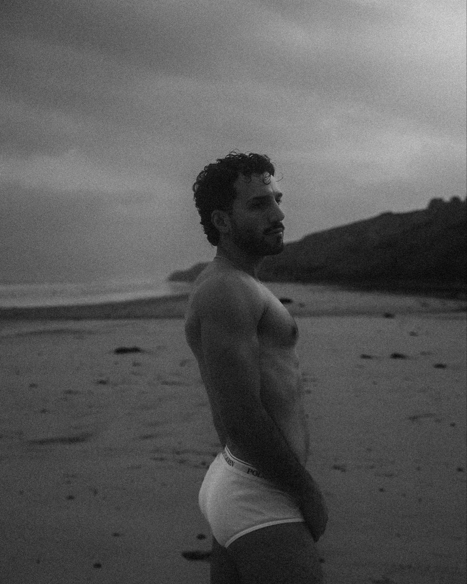 habibiheem's tweet photo. Realized i never posted these shots here. Got a lil spicy at the beach. https://t.co/72qt3TyDrt