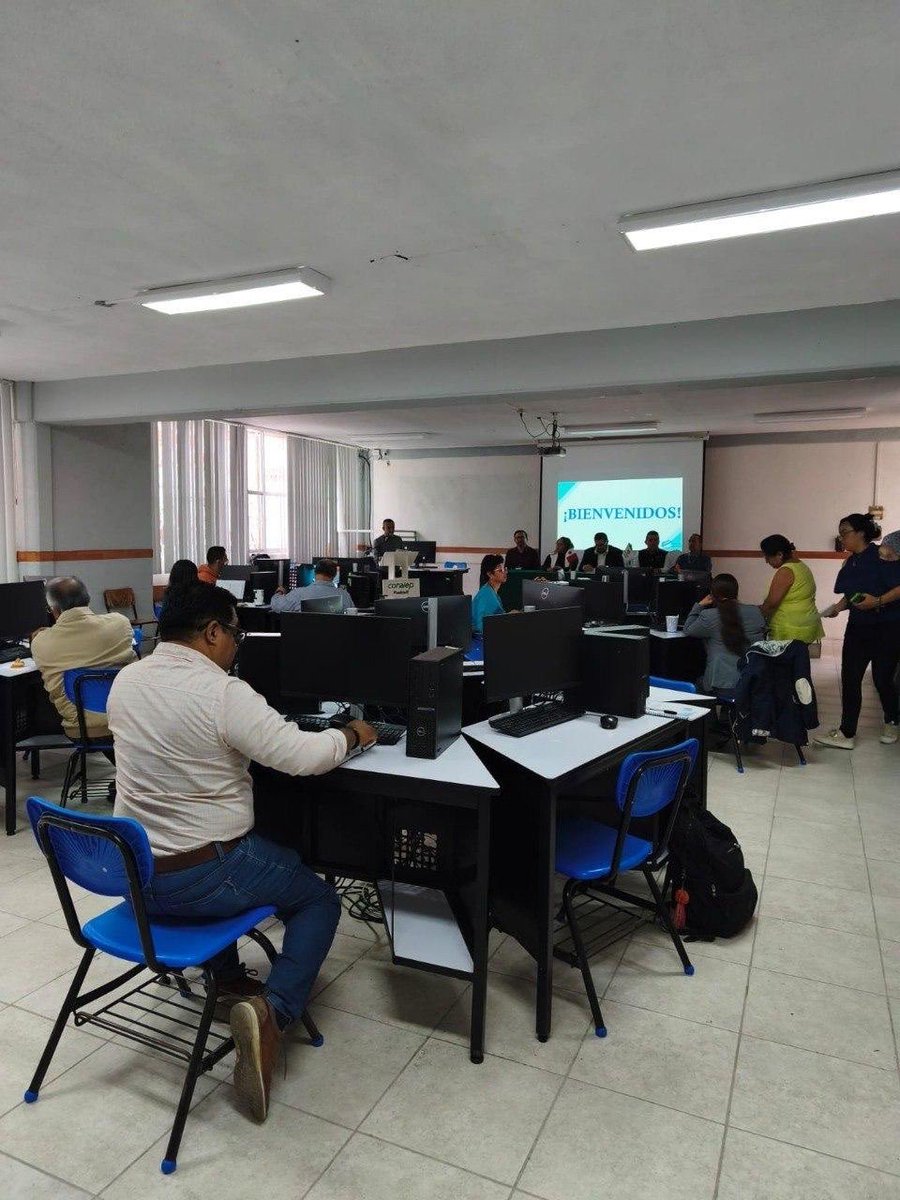SicomNoticias_'s tweet photo. #Puebla 🎓 #ConalepPuebla fortalece la preparación de su comunidad académica.

Docentes de los 12 planteles participaron en el curso “Educación Socioemocional Docente y Acompañamiento del Estudiante”.

👉 Conoce todos los detalles: https://t.co/bVJfo4MD9E

#SicomNoticias https://t.co/fVoUY6lC4i