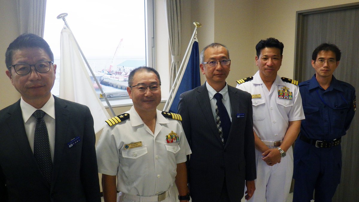 JMSDF_SUF's tweet photo. 小樽港に入港中の護衛艦「あがの」艦長と第4哨戒防備隊司令は、小樽副市長及び第1管区海上保安本部長への表敬訪問を行いました。
地域の皆様のご支援に感謝し、引き続き地域との連携強化に取り組んでまいります！

#あがの #水上艦隊 https://t.co/Oj707okGrY