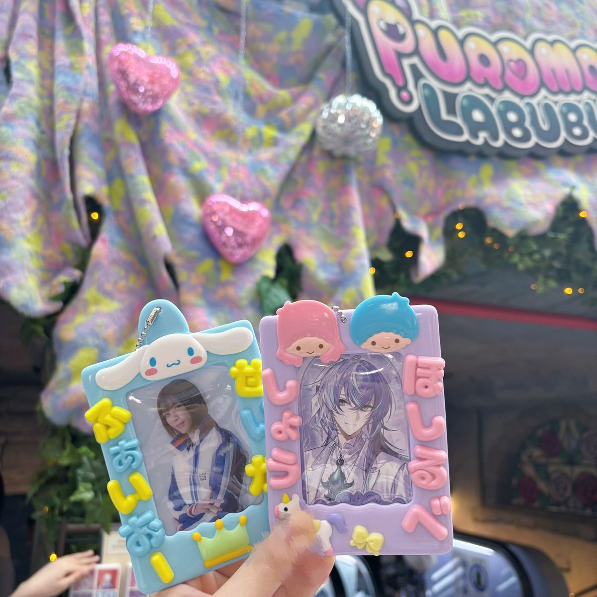 melty_0922's tweet photo. ピューロランド行ってきた>  ̫ <
メルヘン工房でトレカケース作ったよ〜💖
可愛すぎて色んなキャラで作りたい😿
2枚目はわかりずらいけどテニミュの橋本勇大さんブロマイド投函してるჱ̒^ᴗ ̫ ᴗ^ https://t.co/Ztf8sd66CX
