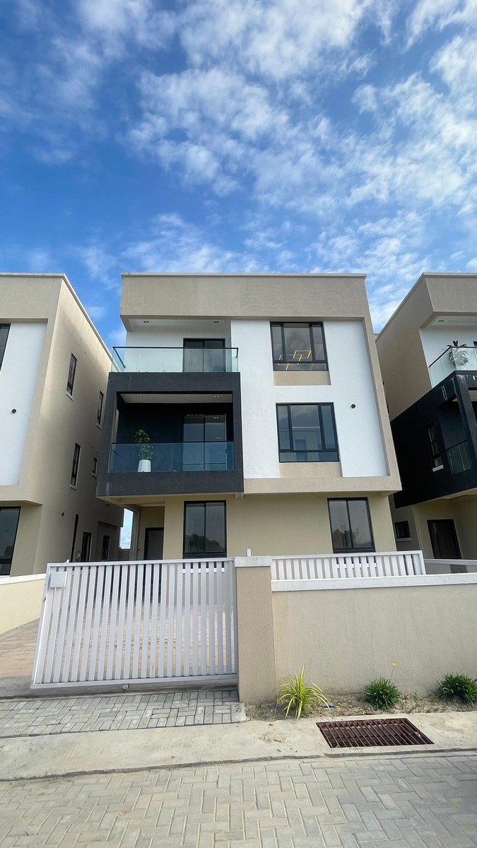 LilyPremiumHome's tweet photo. ‼️OSAPA ‼️NGN510MILLION‼️A STYLISH / PERFECTLY BUILT, 5BDR DETACHED  2 STORY DUPLEX + MASTERS LOUNGE + BOYS QUARTERS IN A BEAUTIFUL AND SECURE ESTATE IN OSAPA - LEKKI - LAGOS. https://t.co/uDEwZRFvcI