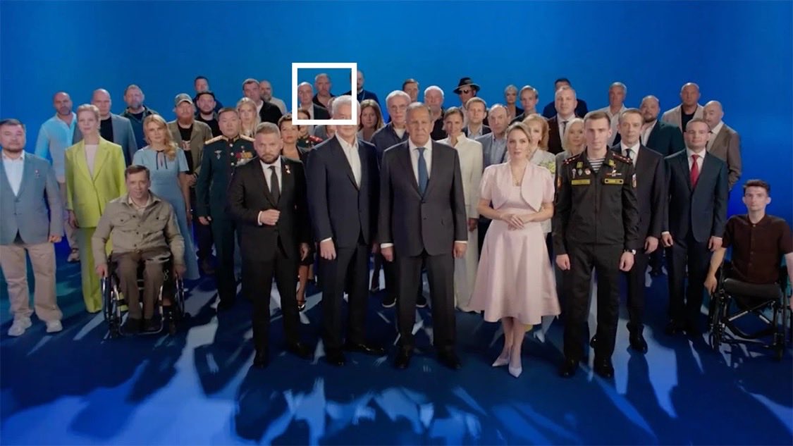 hasek_dominik's tweet photo. Everyone in this photograph has chosen to officially support Russia's imperialist war in Ukraine. Among them are also hockey player Ovechkin and former hockey player and national team captain Fetisov. Because of each of them, many Ukrainians and Russians will be killed. https://t.co/vyzjTv6wsj