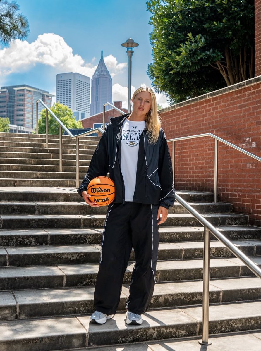 EJayArrow's tweet photo. 4⭐️ recruit Ashley Kreiger (ranked #93 in the Class of 2027) on her OV to Georgia Tech 🐝 https://t.co/GdBHeUYbN6