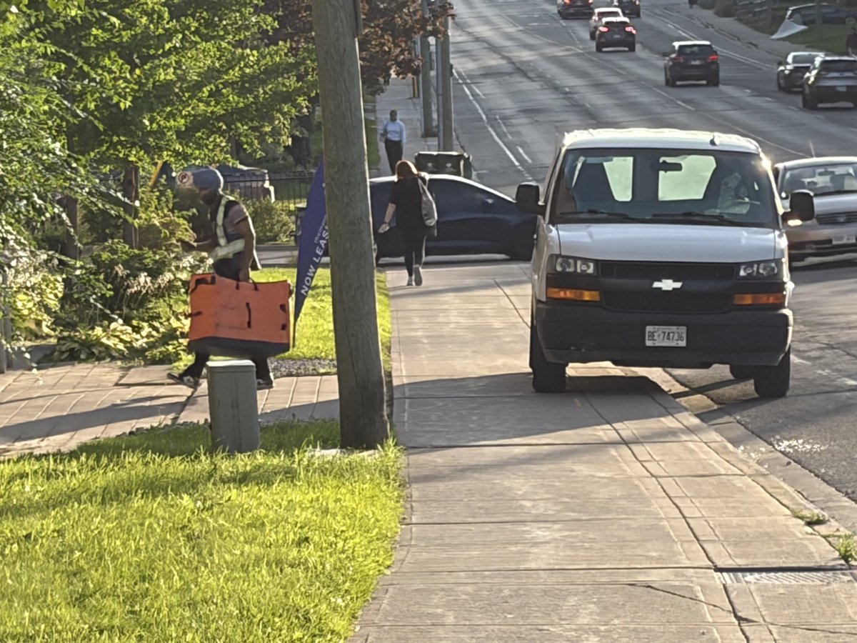 skec70's tweet photo. @WRPSToday @citywaterloo @JeffBezos I was walkin on the sidewalk &amp; the Sun was on my back so it was easy to quickly notice the shadow comin towards me “on the side walk?!!” WTH! 😳🙀🤯👈
   Here’s the evidence of Amazon drivers who have Immigrated from India to take 🇨🇦 jobs! https://t.co/pgxH8y4vnZ