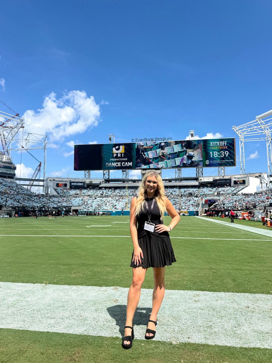 oeisenhauertv's tweet photo. Great to be back at EverBank! 🏈

@WCJB20 https://t.co/1LsDhysX3D