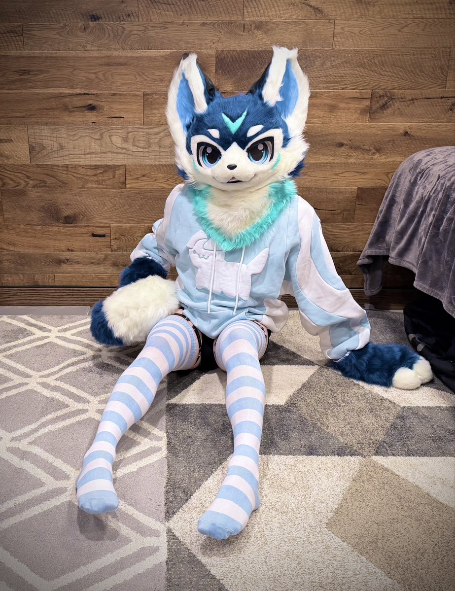 RaphyVRC's tweet photo. Haiya :3 https://t.co/NyLAUOL2rS