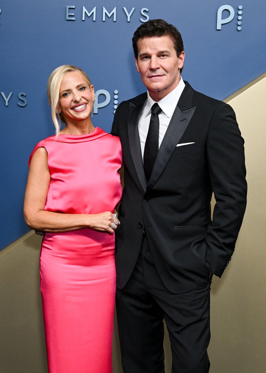 PageSix's tweet photo. Sarah Michelle Gellar and David Boreanaz have a "Buffy" reunion at the 2026 Emmys 🩷🧛‍♀️ 📸: Getty https://t.co/D2QxZusrVm