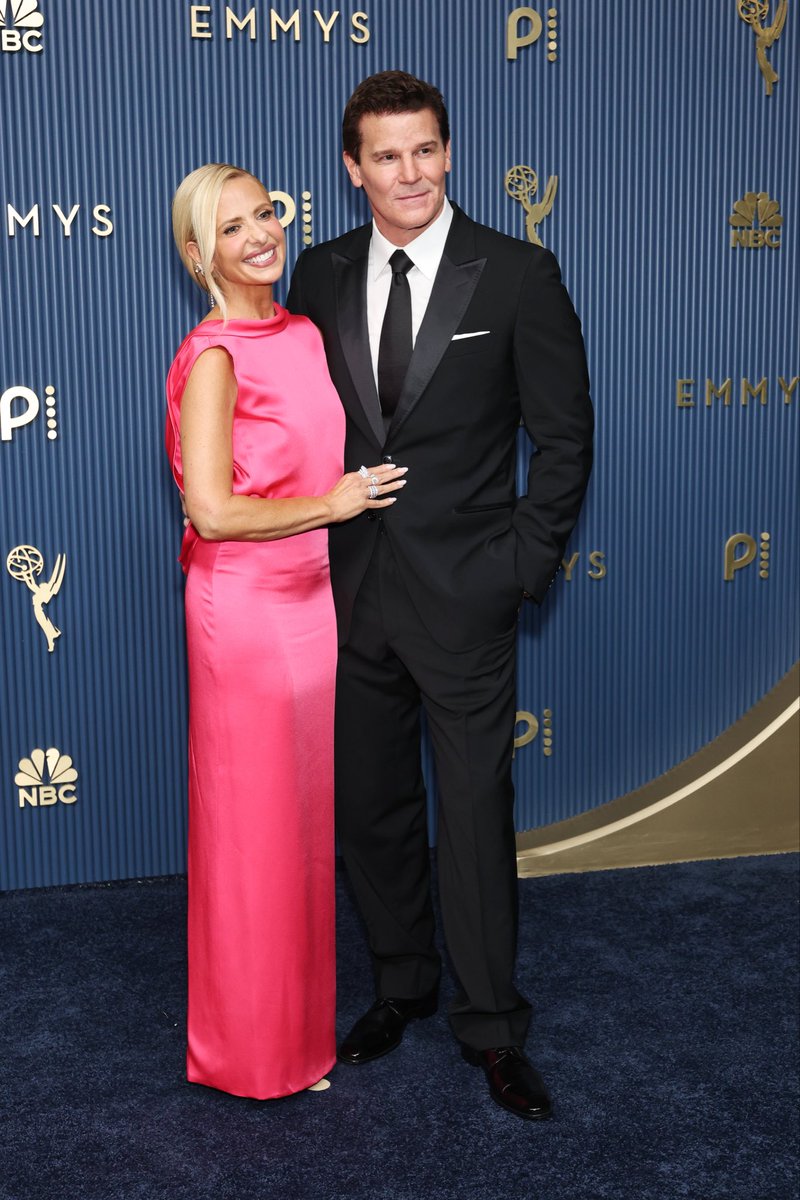 PageSix's tweet photo. Sarah Michelle Gellar and David Boreanaz have a "Buffy" reunion at the 2026 Emmys 🩷🧛‍♀️ 📸: Getty https://t.co/D2QxZusrVm