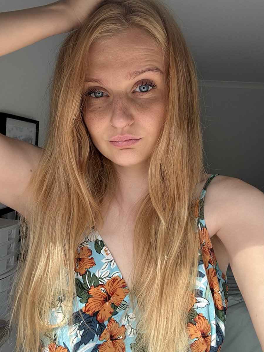 MistressImox's tweet photo. I was born to spend your money🧚 https://t.co/Fj2fYUMN42