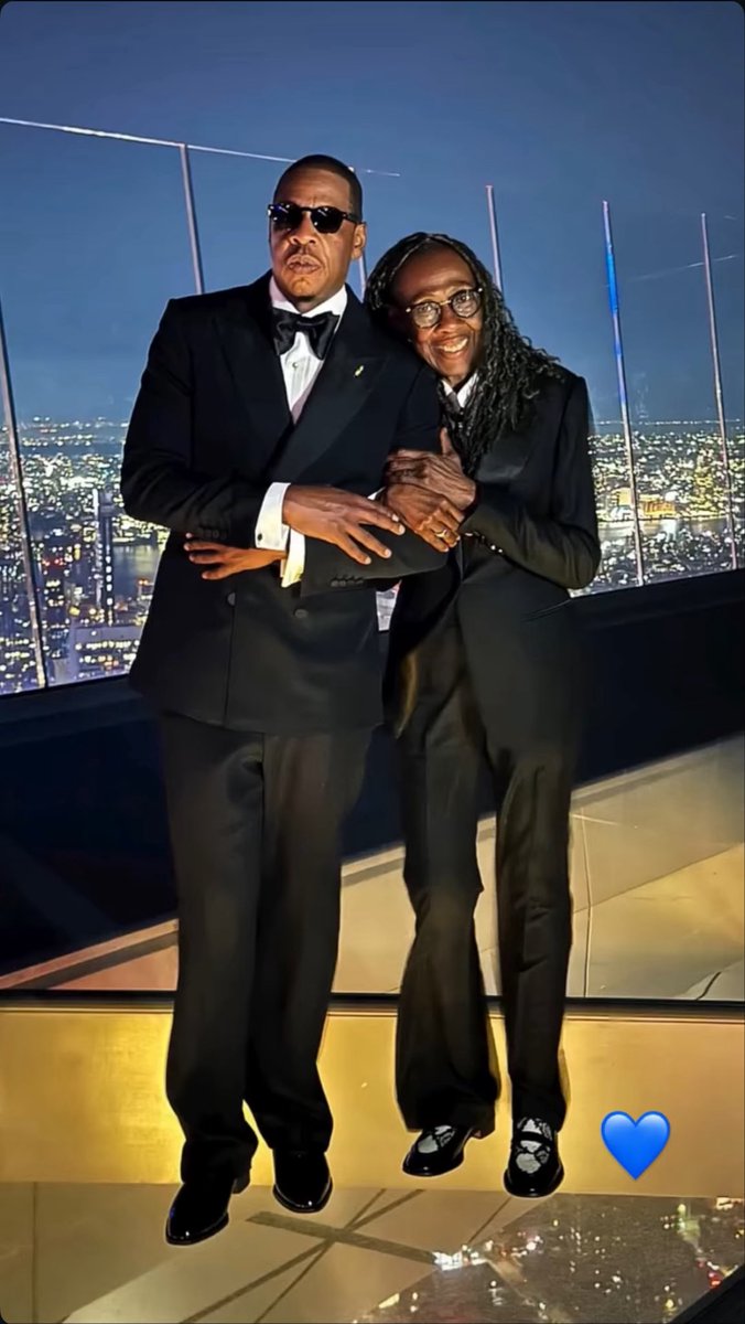 thejayzsource's tweet photo. Jaÿ-Z and his mom Gloria Carter ❤️ https://t.co/xt6xoCzIBQ