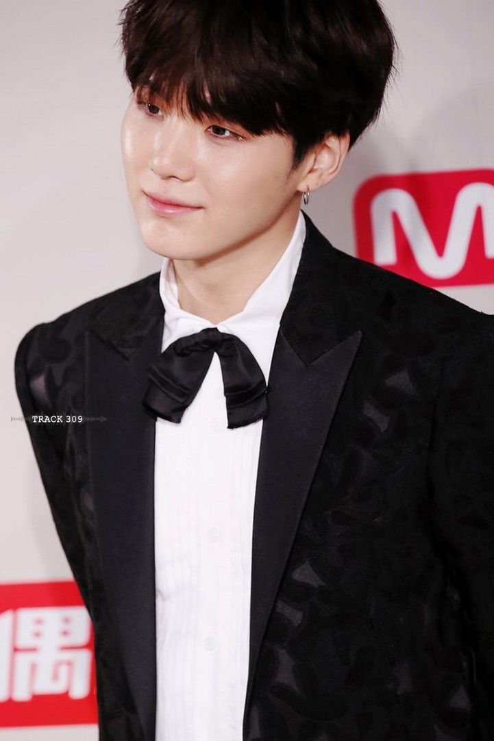 jinvocalista's tweet photo. Suga doou ₩100 milhões para crianças com câncer em 2021, destinados ao tratamento de crianças que não tinham condições financeiras de receber atendimento adequado. https://t.co/57qYkNC0iJ