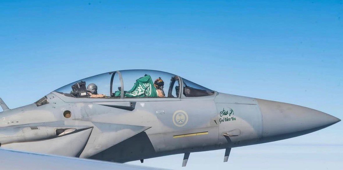 rll980's tweet photo. ننام وهُم مُستيقظون 
نرتاح وهُم مُستعدين 
نتجوّل وهُم مُرابطون 
ملحمة وطنية يسطرها الأبطال من رجال امننا 
اللهم إنّا نستودعك جنودنا برًا وبحرًا وجوًا، اللهم كن لهم عونًا ونصيرًا، وسدّد رميهم، واكتب لهم النصر والتمكين، واجعلهم درعًا للوطن وسياجًا للأمن، وردهم إلى أهلهم سالمين💚 https://t.co/o6yDlBsQQq