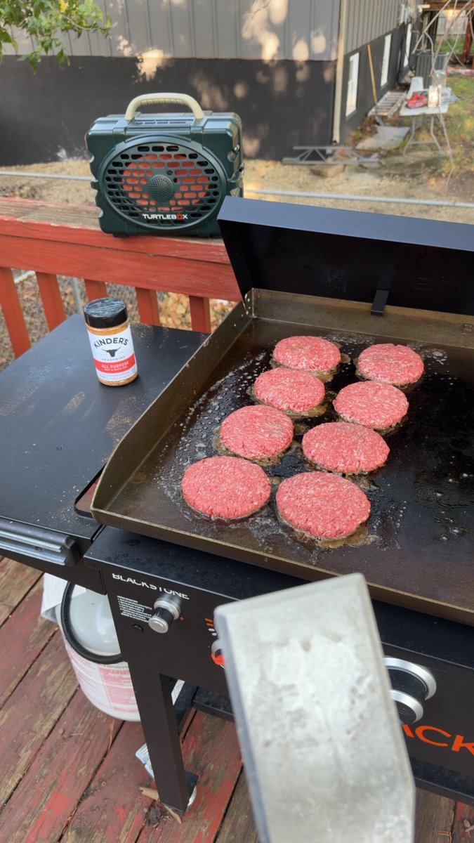 collinnklein's tweet photo. Burgers on the Blackstone
Brooks and Dunn on the TB
MNF Tonight
Does it get better than this? https://t.co/xj0UBDTjez