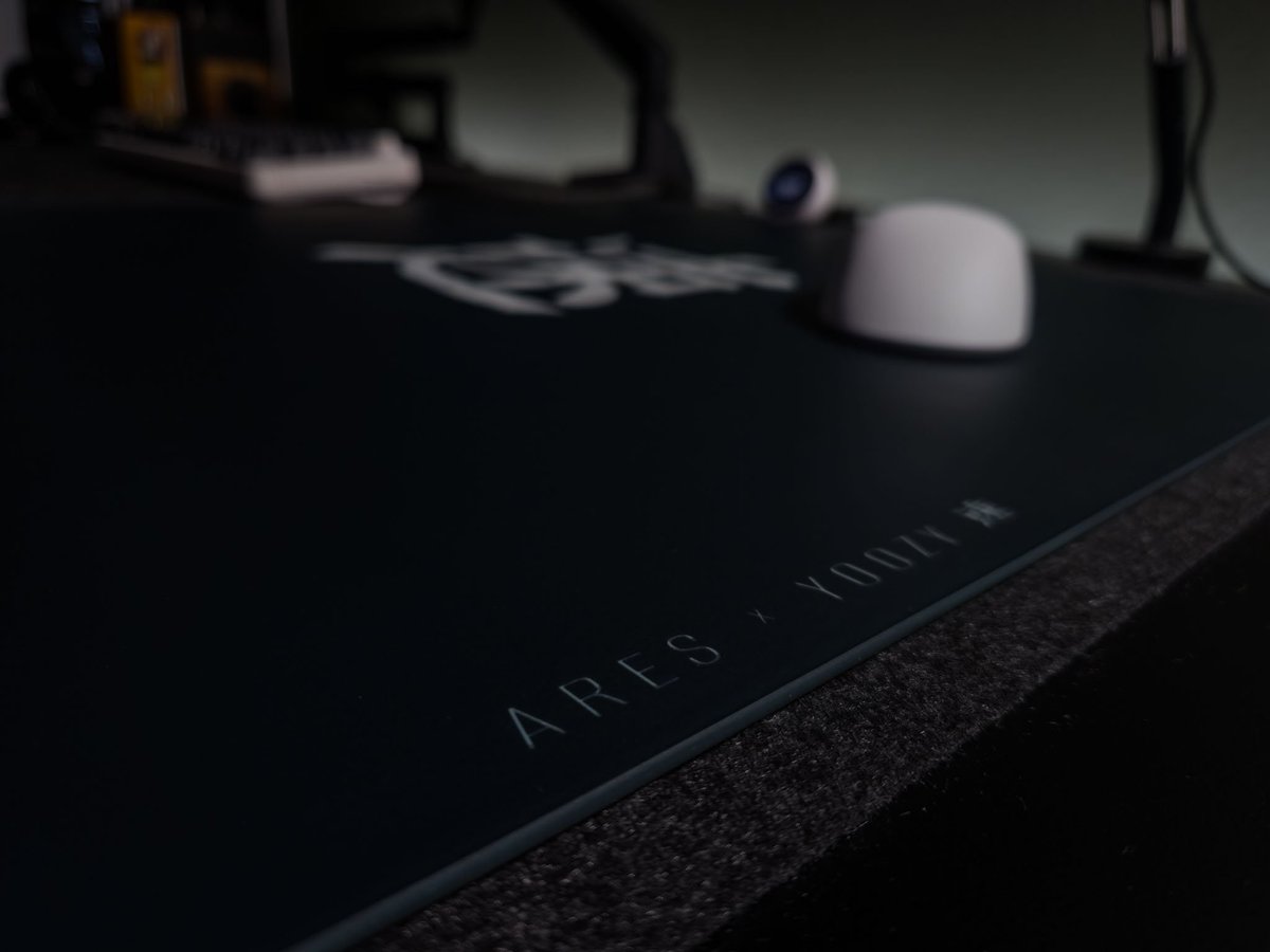 Yoozy0912's tweet photo. Big thank you to @TjExclusives for making sure I got to enjoy the art for @A_R_E_S_Aim soku pad. Maybe one day when shipping doesn't cripple everyone financially I can get a copy of ARES glass. https://t.co/eJKFBGZf7i