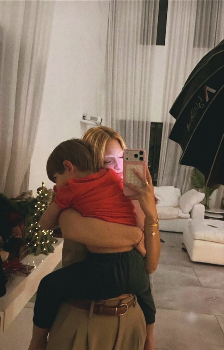 caoscomhina's tweet photo. ㅤㅤㅤㅤㅤㅤ—       🏡🩷. https://t.co/9c9TsJtEk1