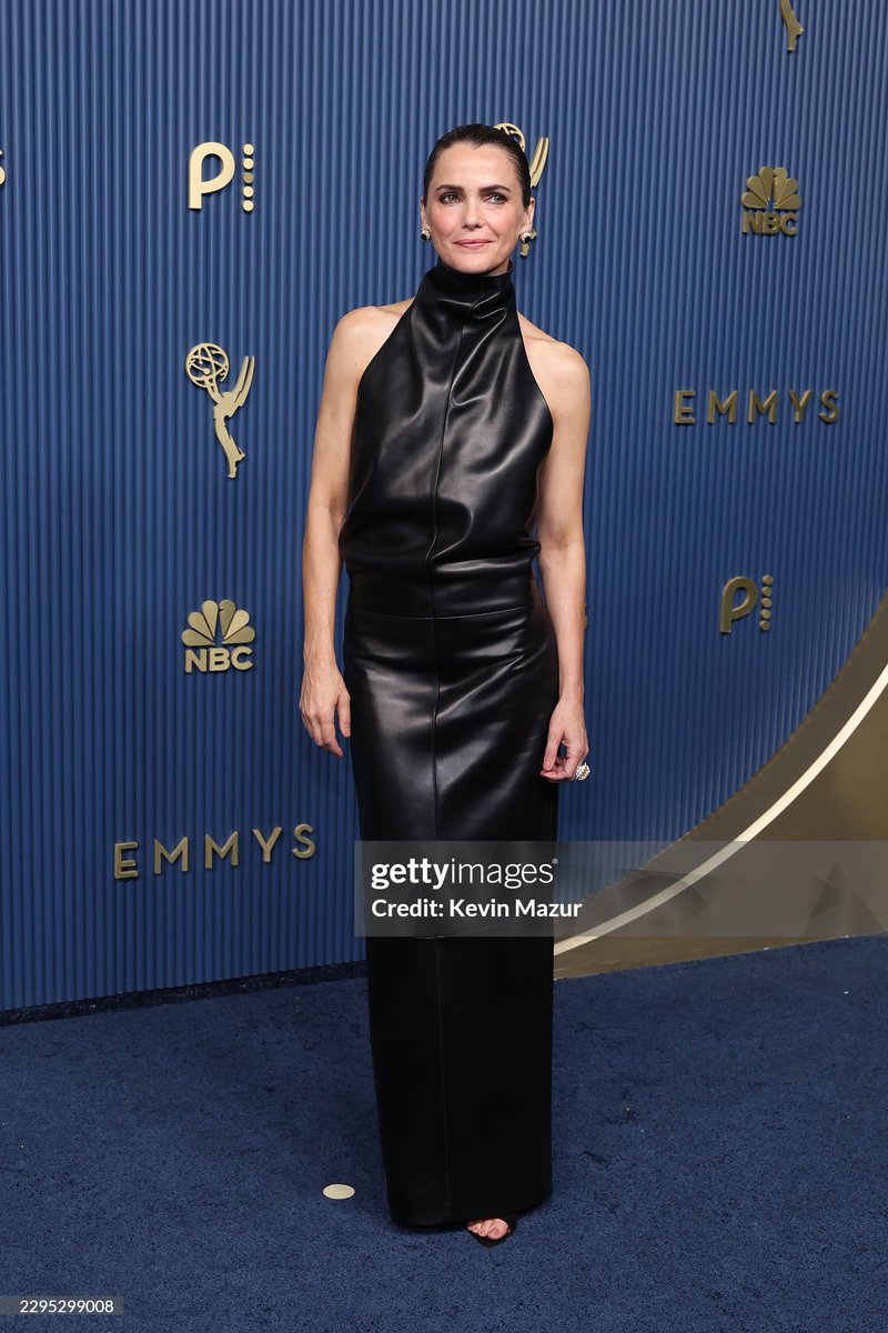 emmyloser's tweet photo. the Television Academy has just notified me that they are honoring me with the "Never Pitted These Two Beautiful Women Against Each Other" award https://t.co/UkrAhX5goV