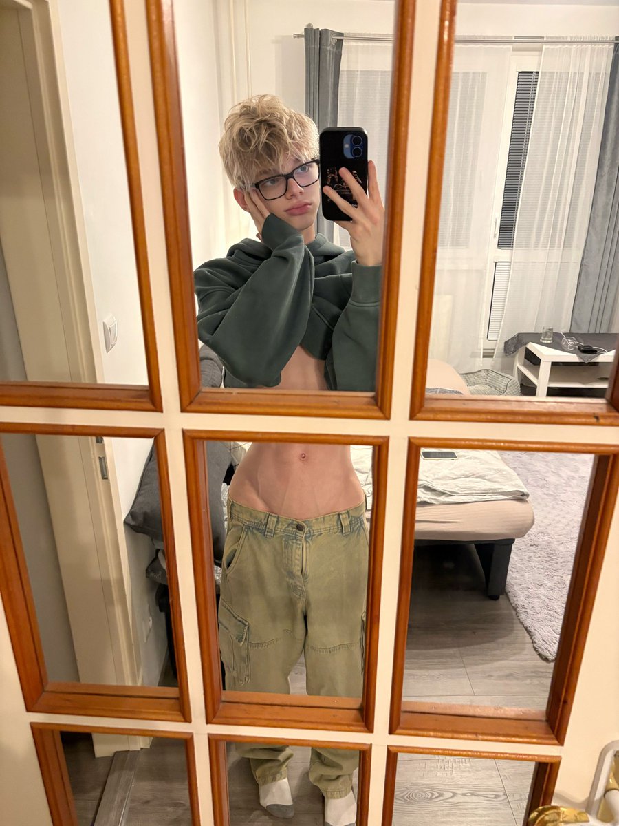 dammyhorvath's tweet photo. v line https://t.co/g0i0fFgBbp