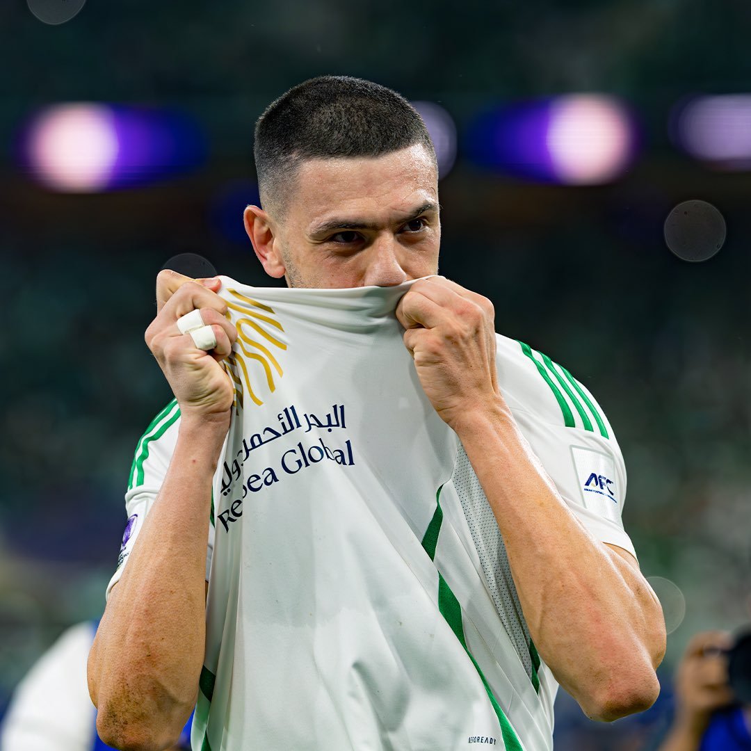 ka333_ak's tweet photo. ديميرال + أمه + مسلم + لاعب #الأهلي 
 = لا أسمع لا أرى لا أتكلم 🫣

نيفيز + صديقه+ غير ذلك+لاعب #الهلال 
 = قامت الدنيا وما قعدت😡

مازا  يحدس ؟؟ 👀

 #دوري_روشن_السعودي | #اتحاد_الكره https://t.co/FQDYfjvyHA