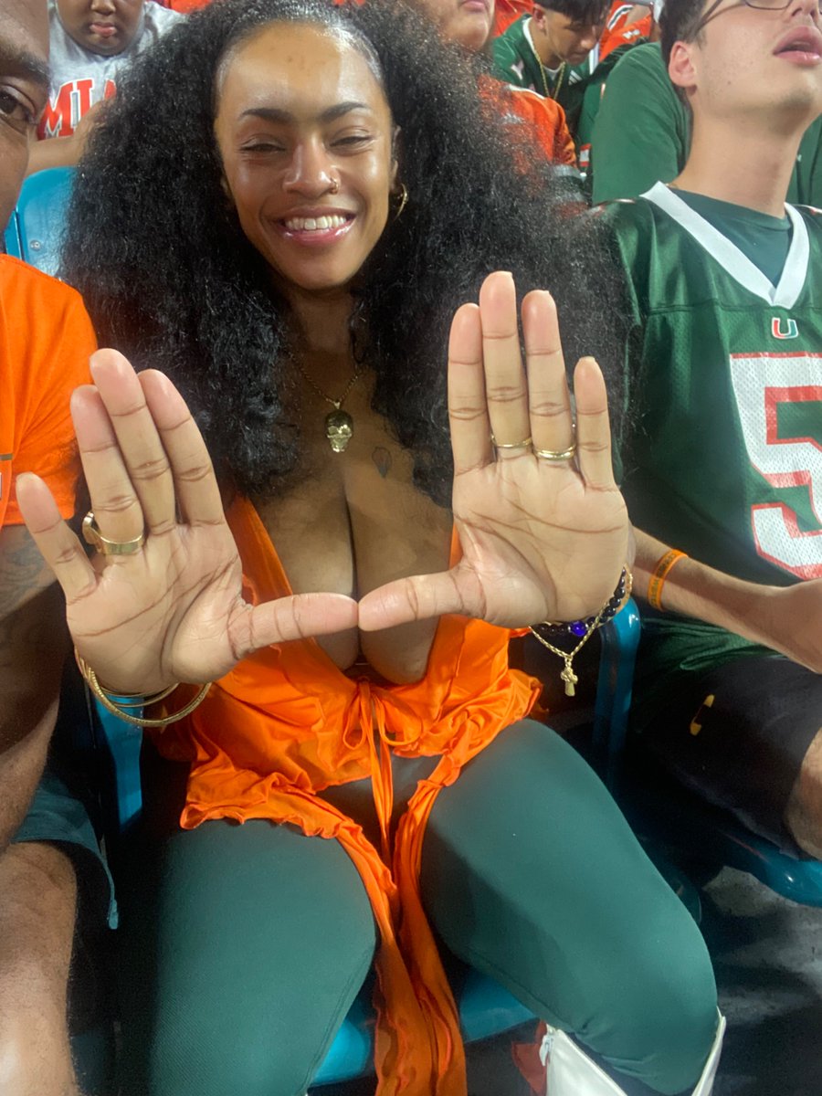Mwwrangler's tweet photo. It’s all about the U 🙌🏾
Had so much fun at the @CanesFootball game!
#gocanes #miami #collegefootball https://t.co/zJ1BS32KGW