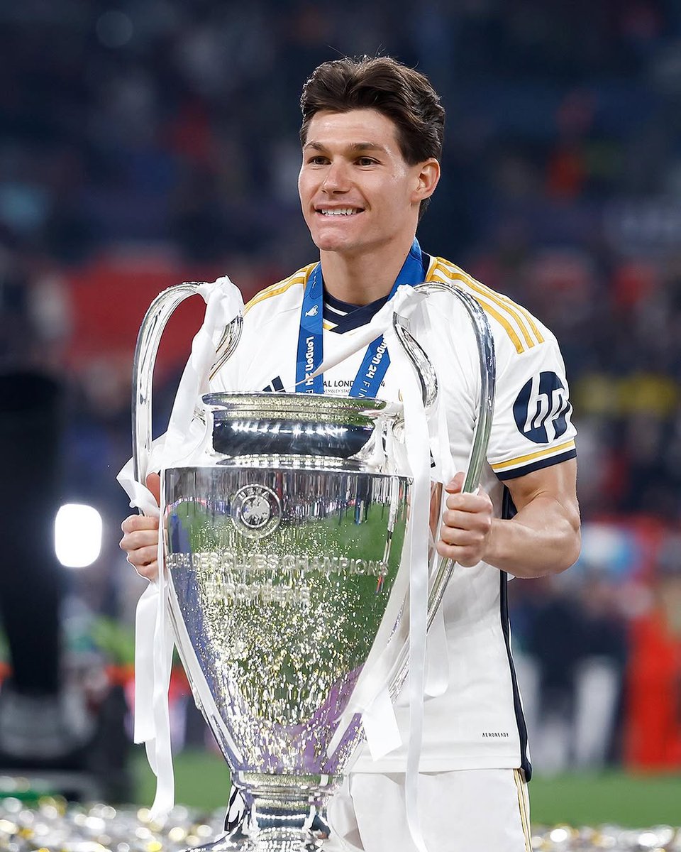 IvanilsonDa's tweet photo. ¡Buenos días a todos los madridistas!

Qué buen domingo nos ha quedado...
Nos vemos enseguida...
🏆🤍😄 https://t.co/2pTPRI796W