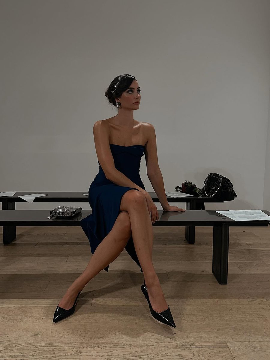 Ema_2308's tweet photo. I'm beyond proud of  and  for all the work they did for last night's show. Thank you for having me there and for the dress; I never want to get out of it. https://t.co/KvBJM1DFGW