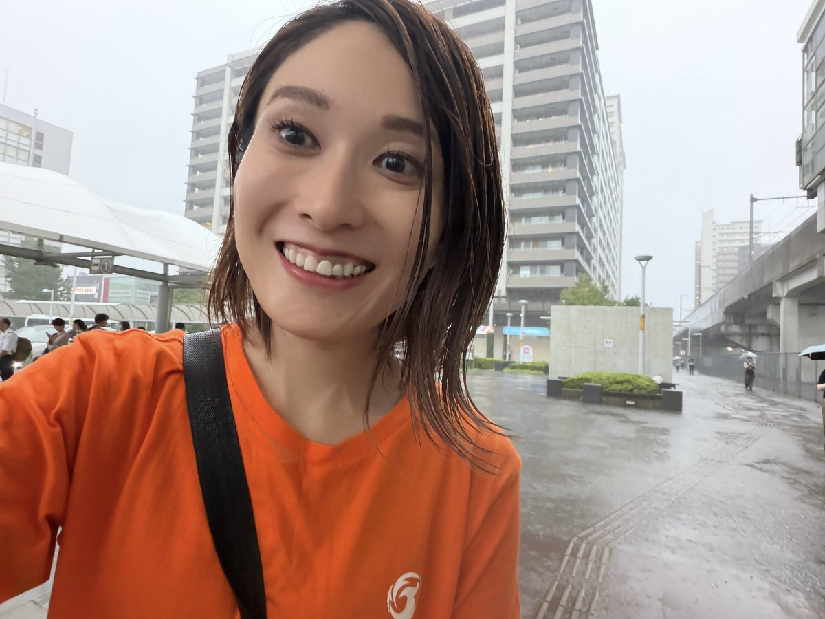 komachan1028nao's tweet photo. 9/15 今日は、大雨☔️でしたが💦
駅までカッパきて出動💨
研究学園駅でご挨拶させて頂きました🙇‍♀️

ロータリー側から小学生たちが駆け寄ってきてくれたり、「おはよう！」と声をかけてくださる方も多く、「ご苦労様🍀」の声も頂きました🤗

みなさん、足元お気をつけて、今日も行ってらっしゃいませ〜！！

#参政党
#堀幸太
#百喜一憂
#ひとりひとりが日本 
#日本人ファースト 
#まっすぐ参政党
#茨城県政改革委員
#つくば市