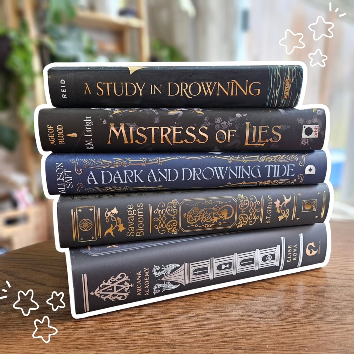 Gato02Wallace's tweet photo. Nothing I love more than a perfectly matching set of books. https://t.co/xhq6yhnZBi