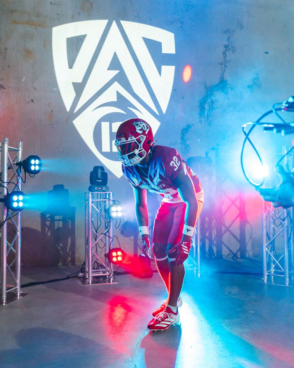 JoshCanales1's tweet photo. AG2G!!!! Congratulations to My Son @ElishaCanales1 assisting on two tackles against USC at the Los Angeles Coliseum. They couldn’t block you boy! @FresnoStateFB @ESPNFresno @247Sports @JacksonMoore247 @AlScott1998 #STG-2Ki13:18-19 @LBPoly_Football @JSerra_Football https://t.co/YJGmobD5sf