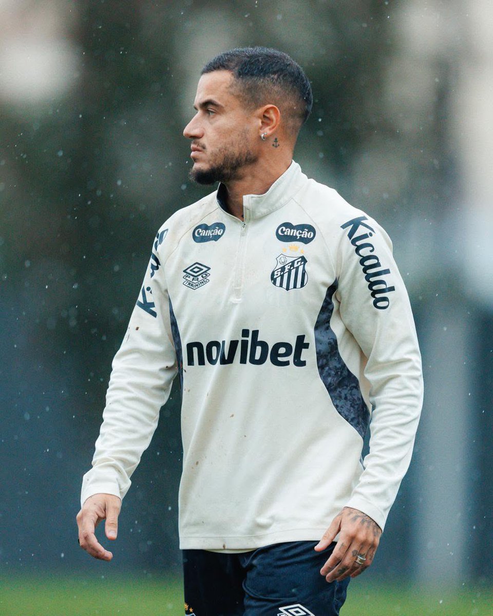 sfccomenta's tweet photo. Me peguei aqui pensando: 

Já pensou se por um milagre o Santos chega na final da Sula e a final contra o Basco, e o Coutinho entra faltando 15 minutos e mete o gol do título? Mano o que ia ter de vascaINDO se jogando da ponte Rio Niterói é uma loucura kkkkkkkk https://t.co/5PGj6Jc0zU