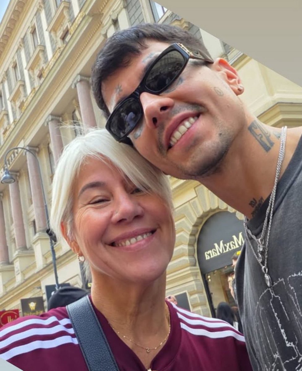 gangstaxduki's tweet photo. “no soy d sacar fotos vivo los momentos pero m saco una con mamá q se q le encanta” https://t.co/u0tPKF6TCU