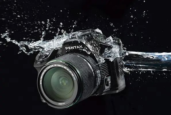 omds_surume's tweet photo. @lightiwater PENTAXは確かに数少ない「変態的な防塵防滴性能」を備えていますが、別の変態性のインパクトが強すぎて見落とされがちですね。
※褒めてます https://t.co/2nVIWuQLya