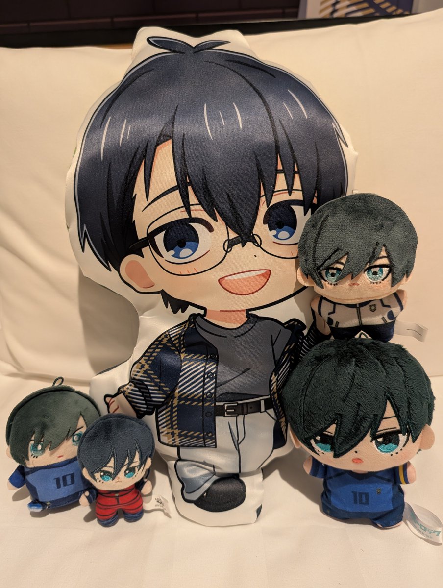 1011amc's tweet photo. ⚠🏨ぬい撮🤳🦉🌱

我が家のrnぬい達と戯れるisgさん https://t.co/V6VU0bLizZ