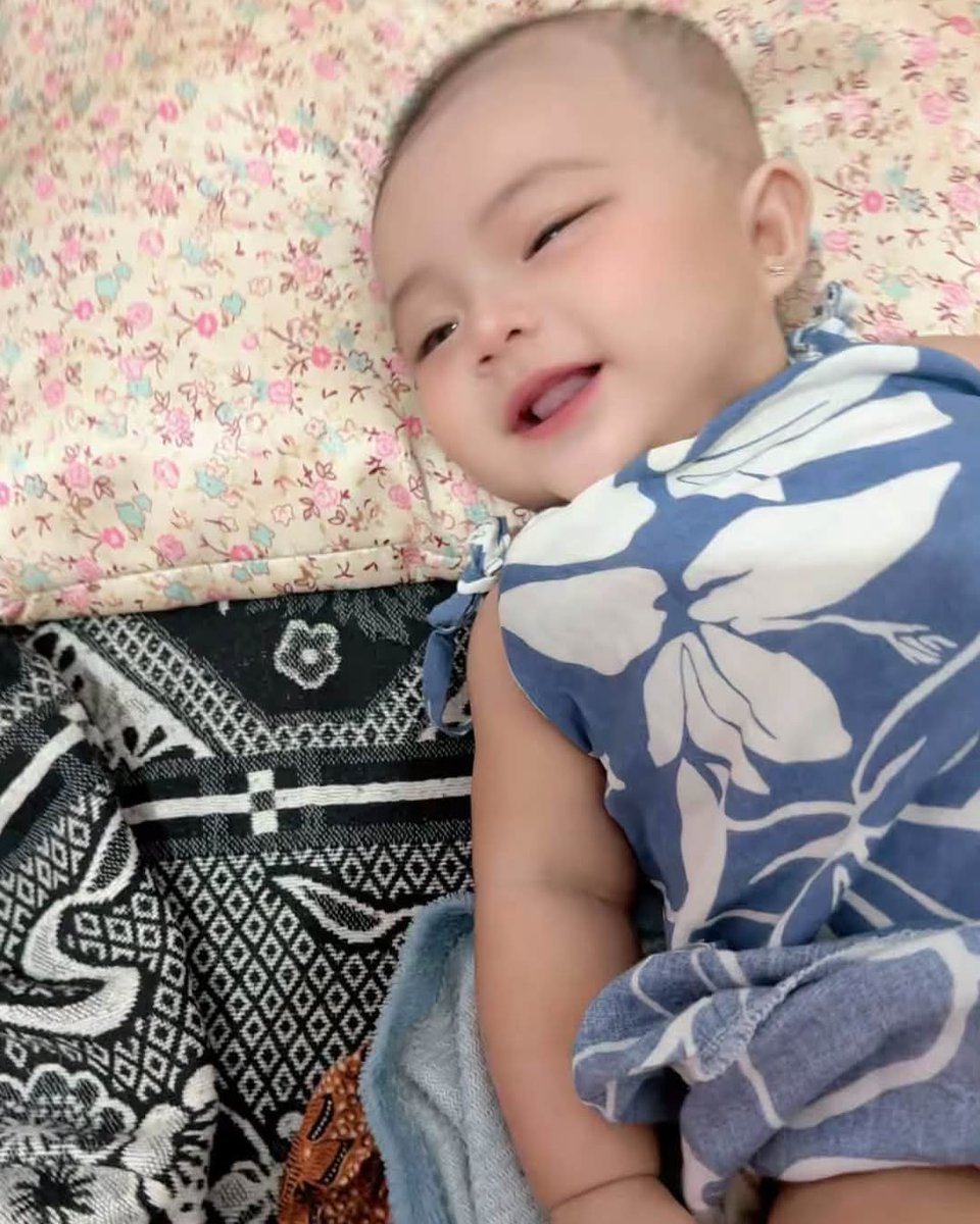 HillaryWelsch's tweet photo. Senyummu adalah penyemangat hari-hari Mamah. https://t.co/ZDJEnl0j7c