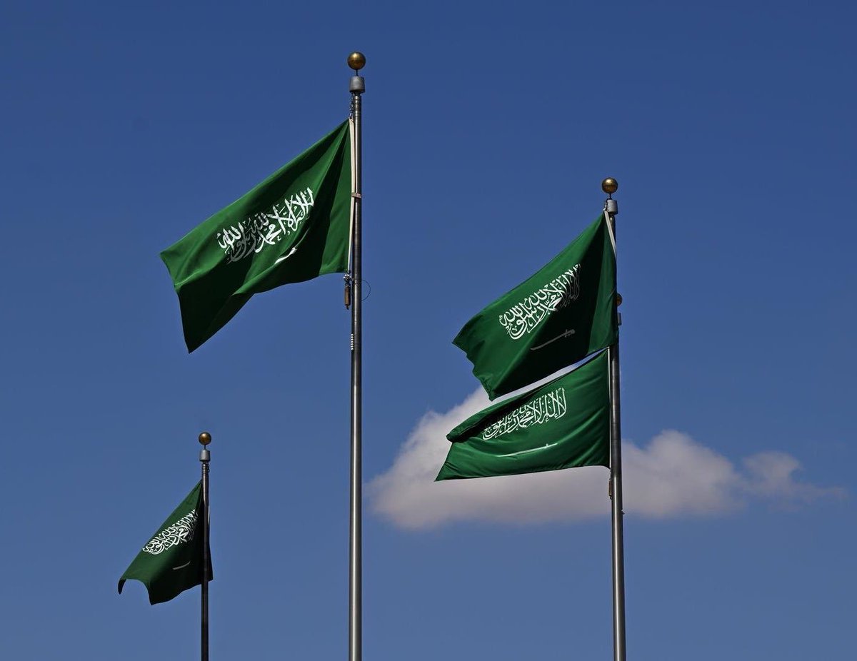 almasry766's tweet photo. @SaudiNews50 قمه الحزن و الأسى نختلف مع السعوديه ولا نختلف عليها.ندعم كل من يقف لاسرائيل وامريكا لكن سؤال ما جدوى ضرب أهداف داخل البلد الأمن ومحدش يقول عشان حرب اليمن لأنها شغاله من ٢٠١٥ وهدات في ٢٠٢٢.مؤامره مكتمله الأركان السلاح يوجه لتل ابيب لا جيزان ونجران وقاعده الملك خالد واقتصاد المملكه https://t.co/aYdyoVYDsl