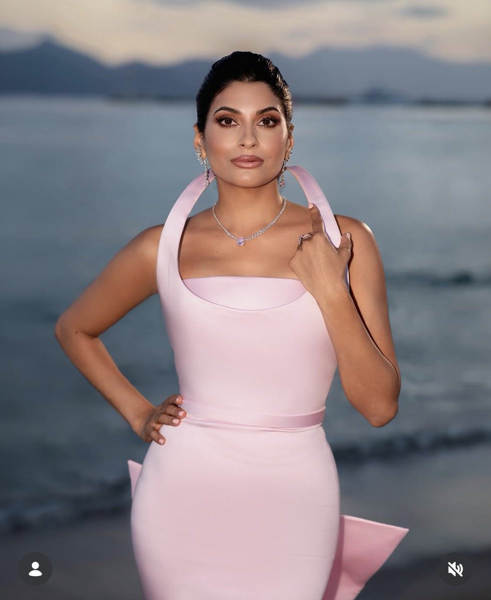 YazHashariRP's tweet photo. Pretty in pink #SECLDNNo2 https://t.co/yD4cw17wsY
