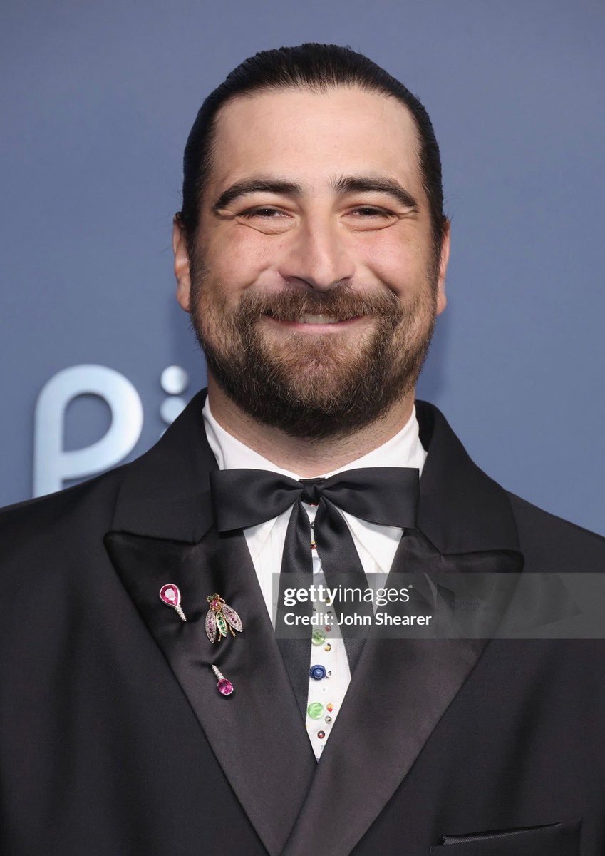 _eliz's tweet photo. THE BUG PIN 😭😭😭 https://t.co/G1gxgZl5jd