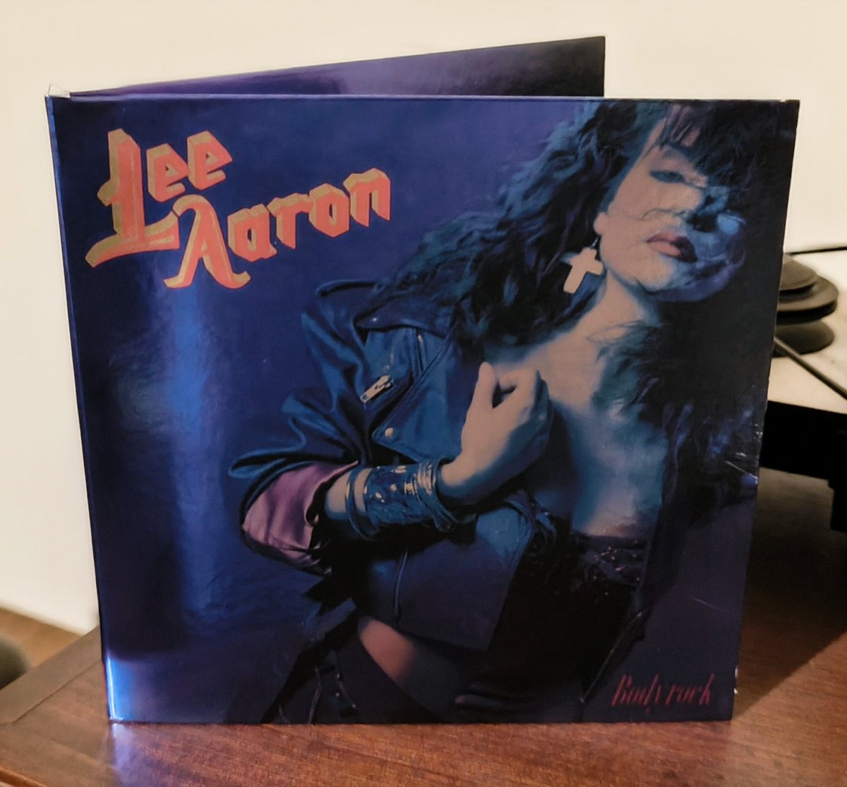 divinenothuman's tweet photo. New entry in my collection 🍻
🇨🇦 LEE AARON: "Bodyrock" (1989)
🎧 https://t.co/MriSIhU4uv
#LeeAaron #HardRock #CD #NowPlaying #Playlist #MetalTwitter #Metal #Bodyrock #GlamRock #AOR https://t.co/3xf4OUvy90