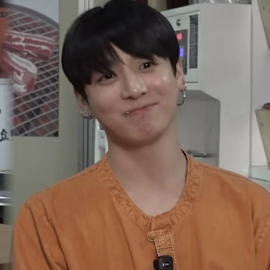 servcuntmin's tweet photo. his lil orange outfit making him look like he’s in jail is making me cry cause officer he’s clearly innocent if even if he did every offense https://t.co/deUON4A6PO