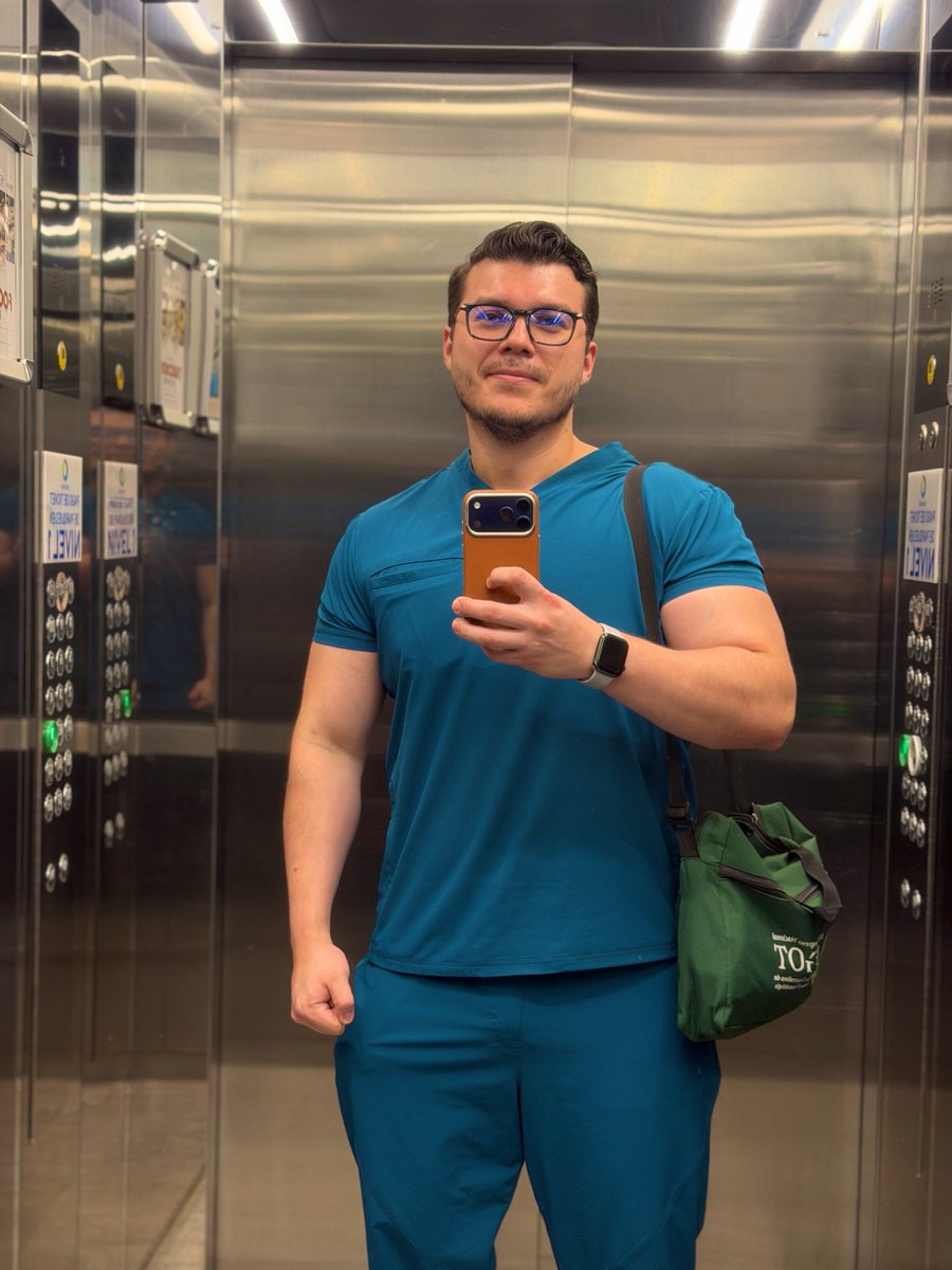 Dtejeda23's tweet photo. Entre consultas y gym se me pasan los días😅 https://t.co/ojmCSI2JZH