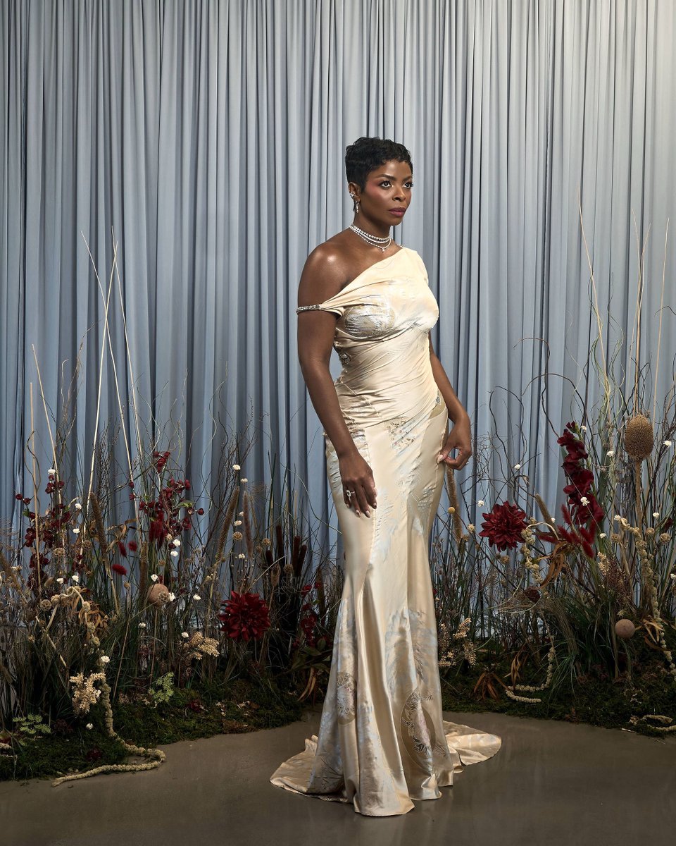 sitcomcrave's tweet photo. The beautiful Janelle James stuns for the 78th Primetime Emmy awards https://t.co/zthQ9SCxeM
