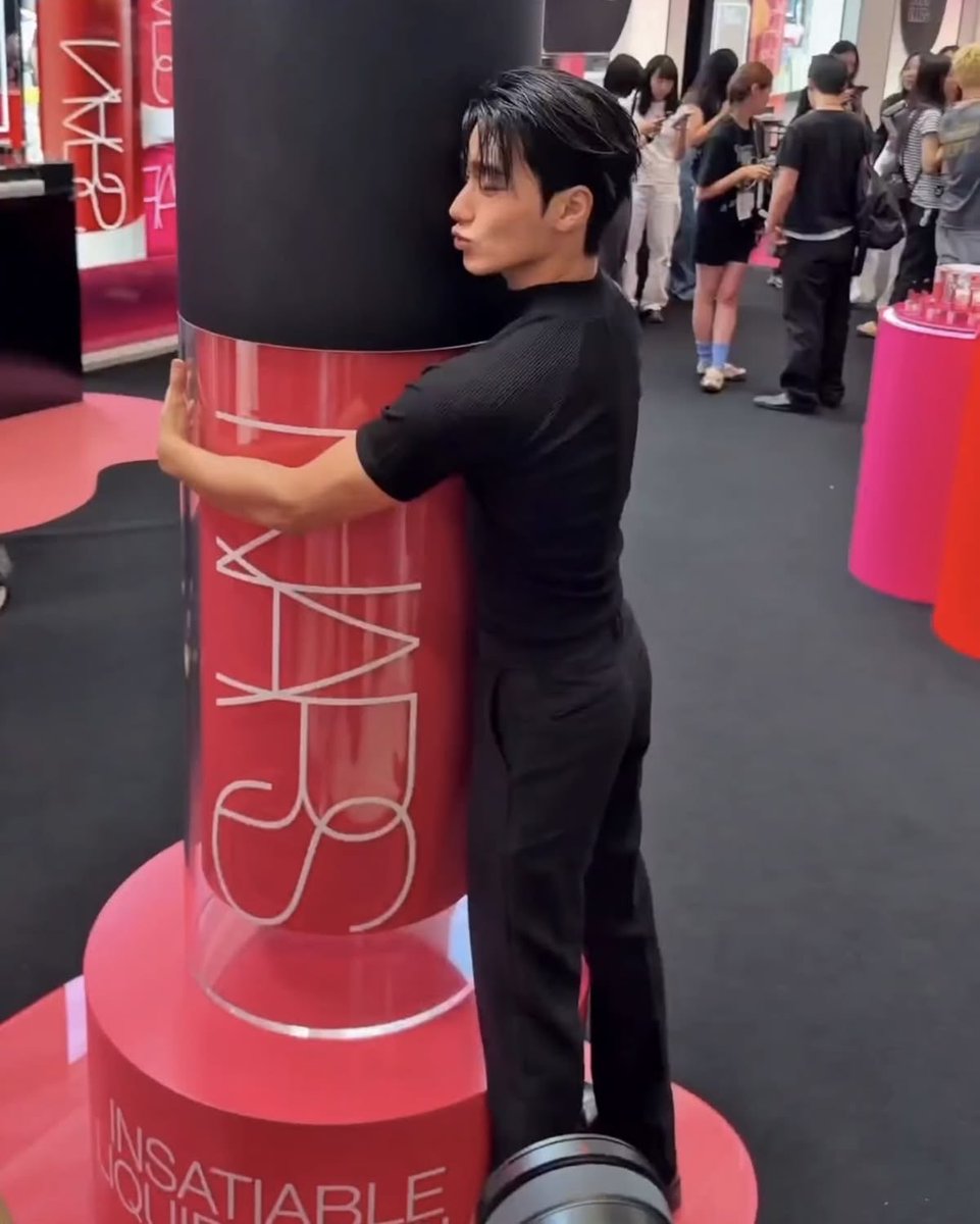 sanieppudding's tweet photo. Same person and same brand btw https://t.co/Peozhru4aC