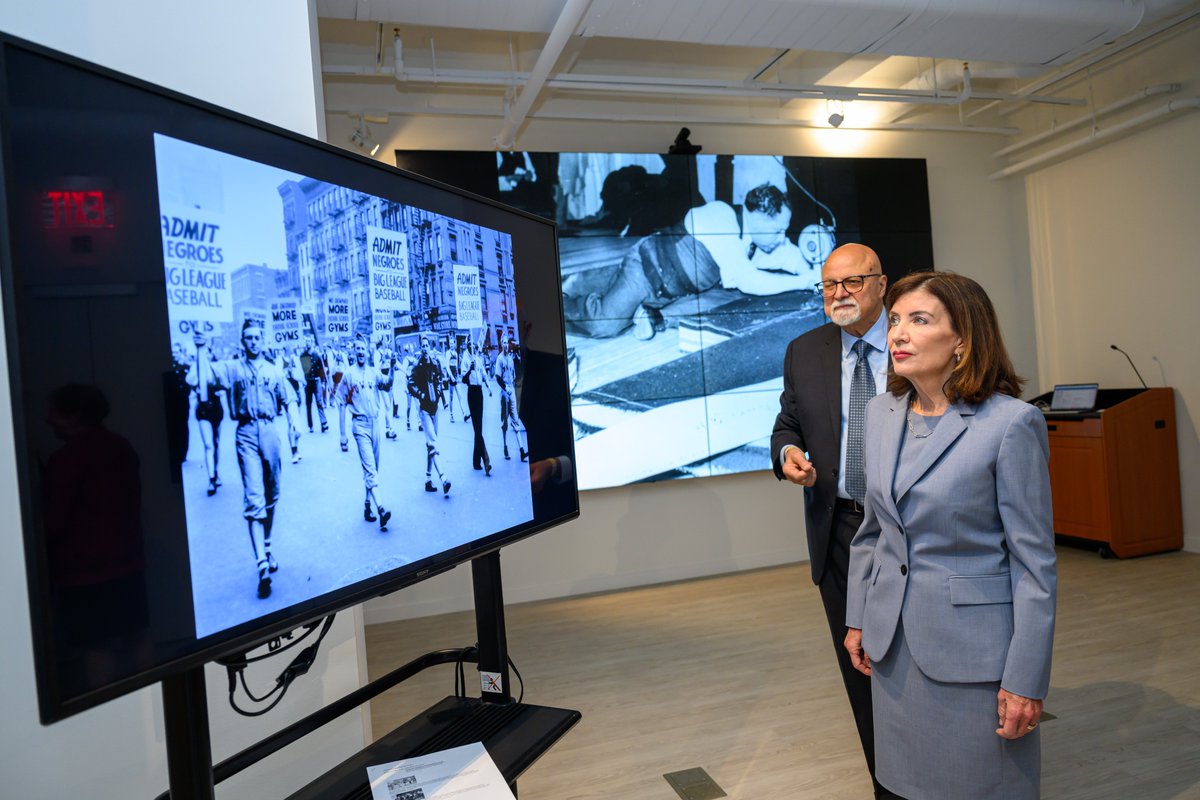 CunySLU's tweet photo. A look inside @CunySLU's labor gallery, where the history of workers, unions, and the labor movement comes to life. We were proud to share this important part of our mission and history with Governor @KathyHochul during her visit. 🖼 https://t.co/geFpAphl4q
