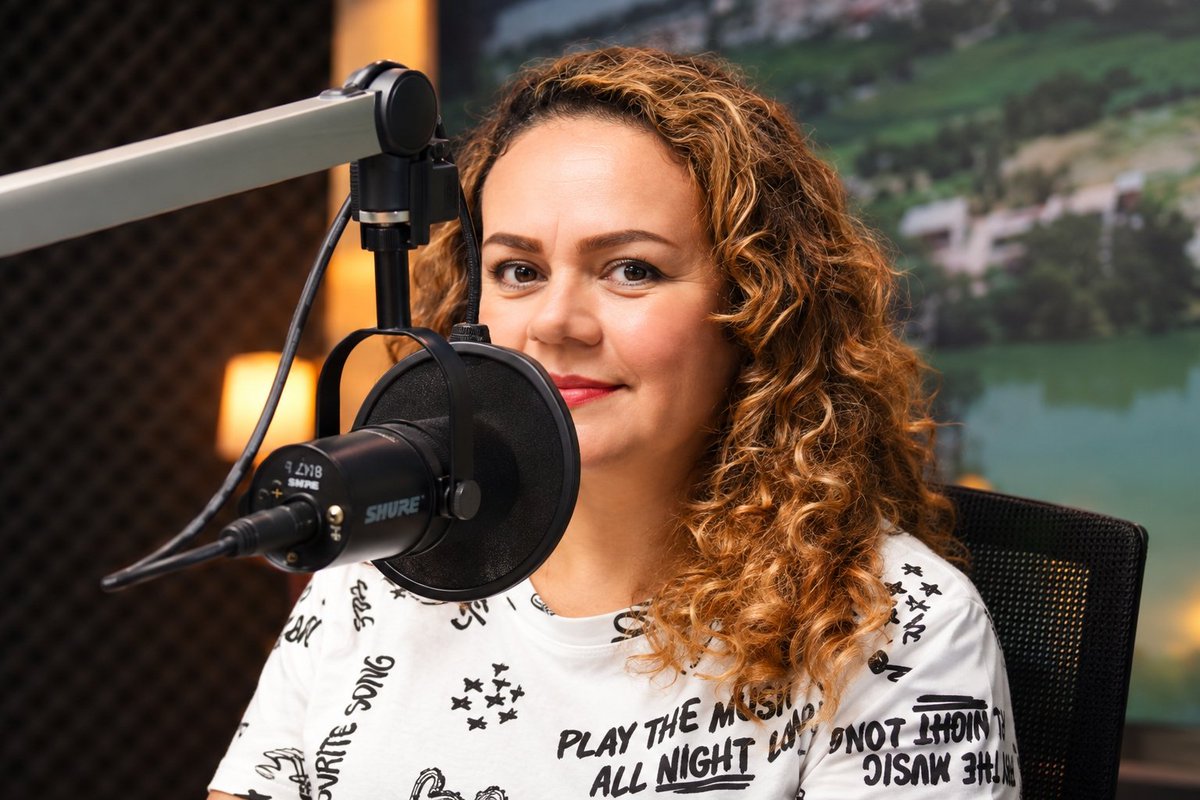 lavillafuerte23's tweet photo. Porque fue amor a primera vista cuando me dieron la oportunidad de estar en una cabina de radio, amo ser #Locutora y siempre me saca una sonrisa que la gente me diga , "te imaginaba de otra manera" jajaja .. feliz Día a mis colegas locutores en esta red social #diadelocutor https://t.co/8kd7JGCMsD