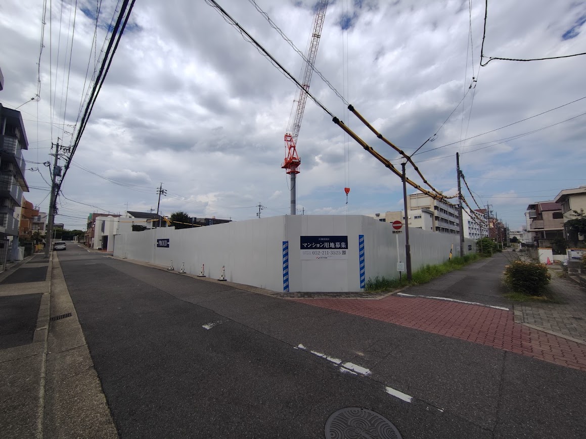 nagoyathematch's tweet photo. 名古屋新築マンション探訪 名東区 一社駅
【プラウド名東一社ガーデン／(仮称)一社高社計画】
野村不動産・東邦ガス不動産開発　
名古屋市名東区高社1-48　定点観測 
6階建て 延床4451㎡/建築1113㎡/敷地2033㎡

公式発表ではないので、マンション名は一応(仮)ということで。

撮影は8月下旬ですが、工事始まってます。
どんな感じになるのか楽しみですね。