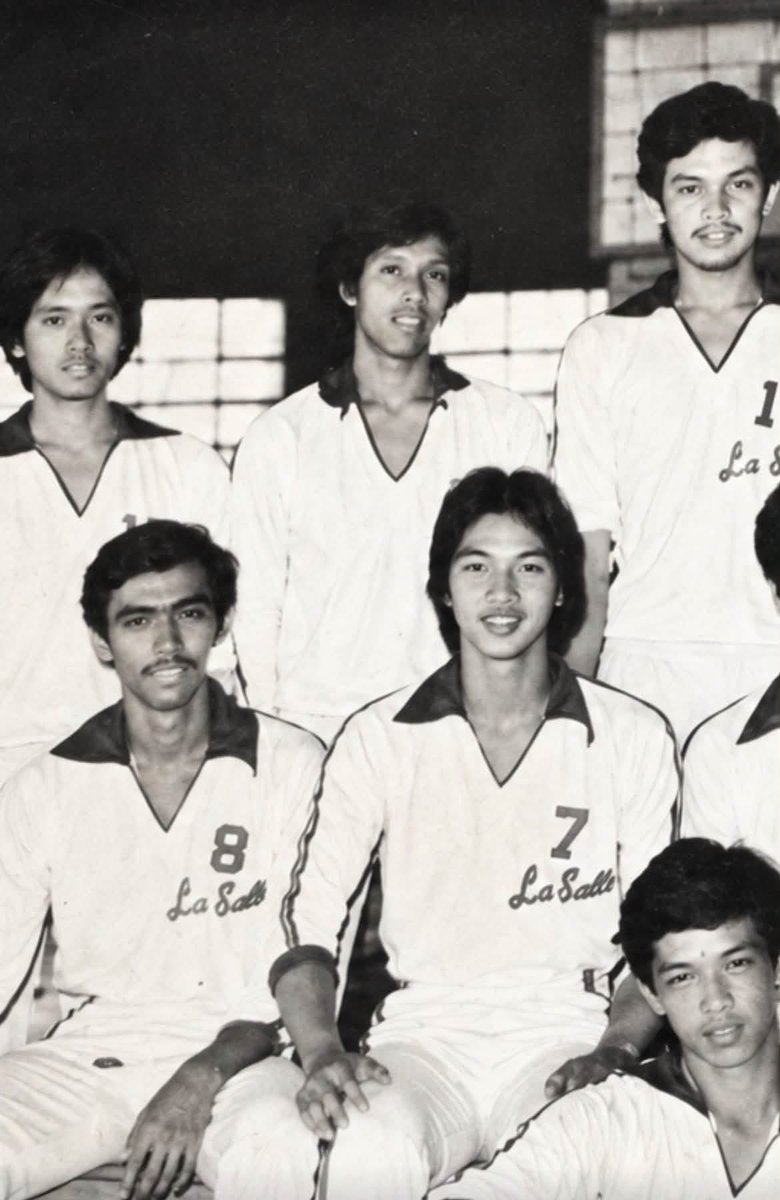 kikopangilinan's tweet photo. Heto naman ang 80s vibe 2.0

Center blocker/spiker.

1981 NCAA Jrs Volleyball Champion team, La Salle Greenhills High School. 4th year Highschool

1981 -1982 UAAP Silver Medal finish, UP Maroons Men’s Volleyball Varsity team. Freshman year, UP Diliman.

Animo La Salle! Go Maroons!❤️❤️👍🏽👍🏽